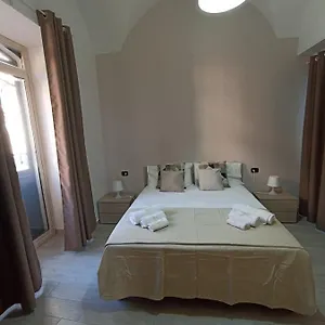 Vittorio Emanuele House Appartamento Aeroporto di Catania Fontana Rossa