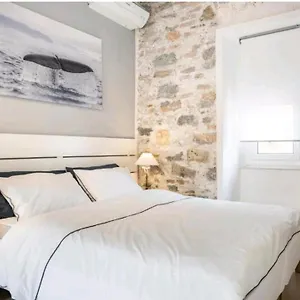 Whale Song - With Private Parking Apartment